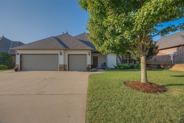 view of front facade featuring a front lawn and a garage