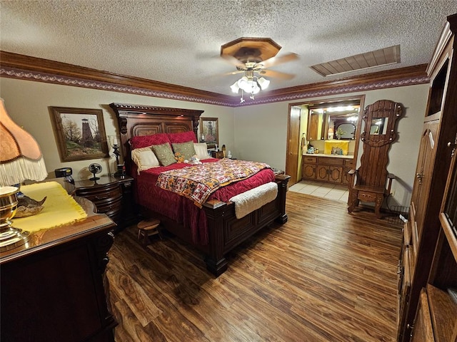 bedroom featuring hardwood / wood-style floors, a textured ceiling, ceiling fan, and ornamental molding