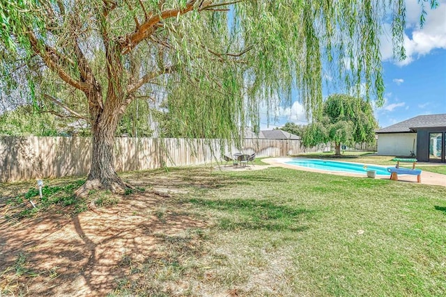 view of yard with a fenced in pool