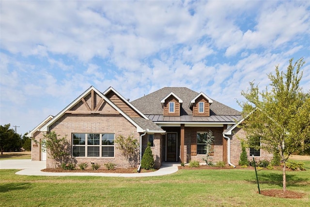 craftsman-style house with a front yard