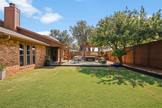 view of yard featuring a patio area