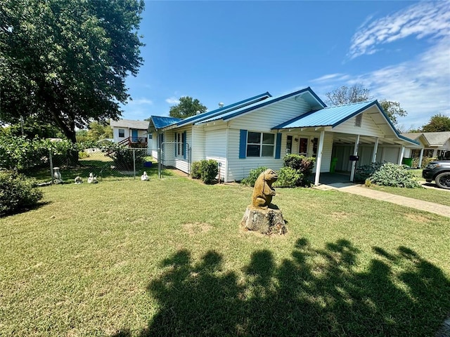 view of front of home featuring a front yard