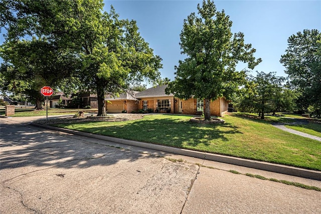 view of front of property with a front yard