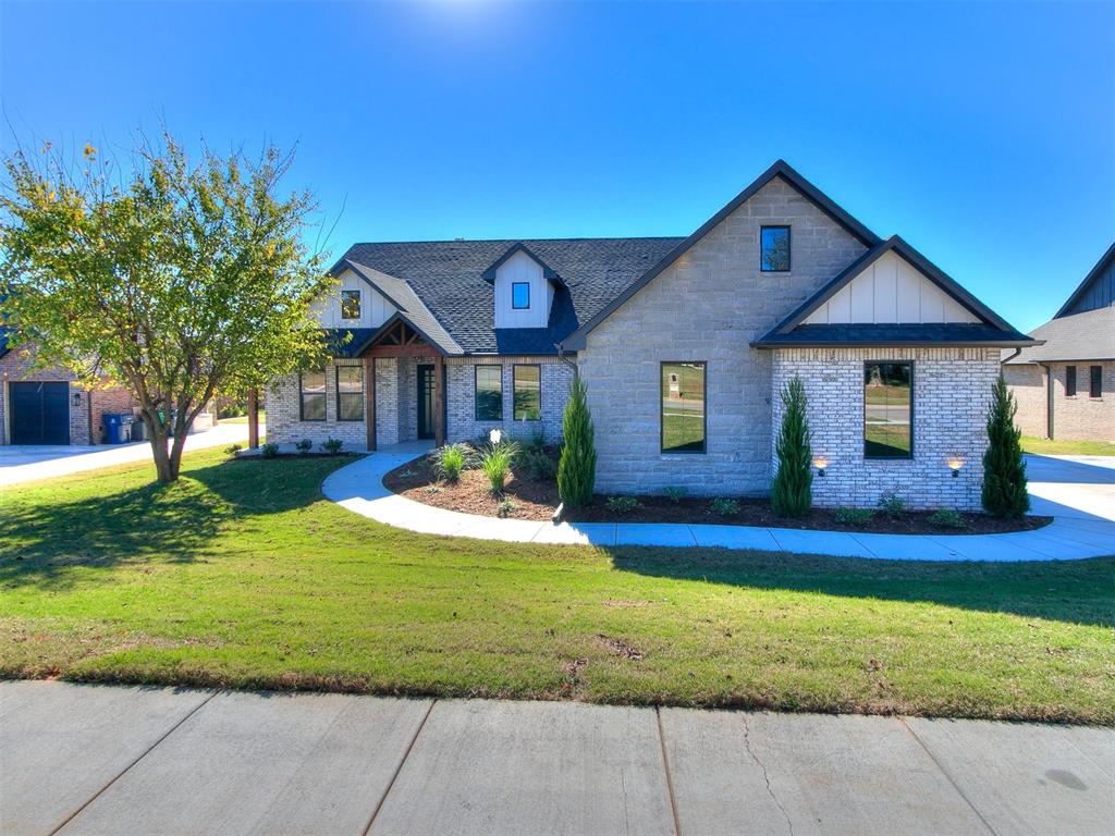 view of front of home with a front yard