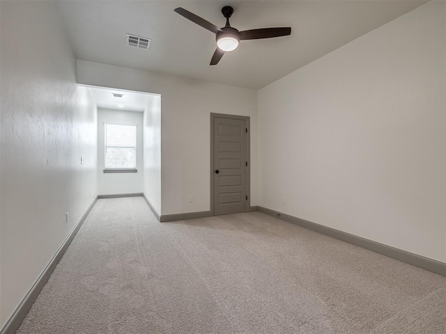 carpeted empty room featuring ceiling fan