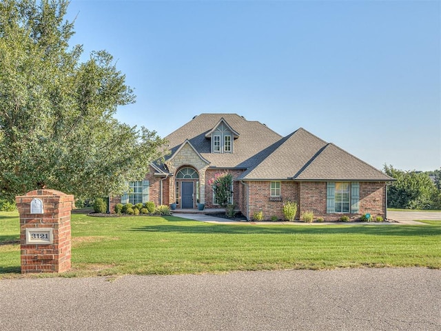 view of front of home with a front lawn