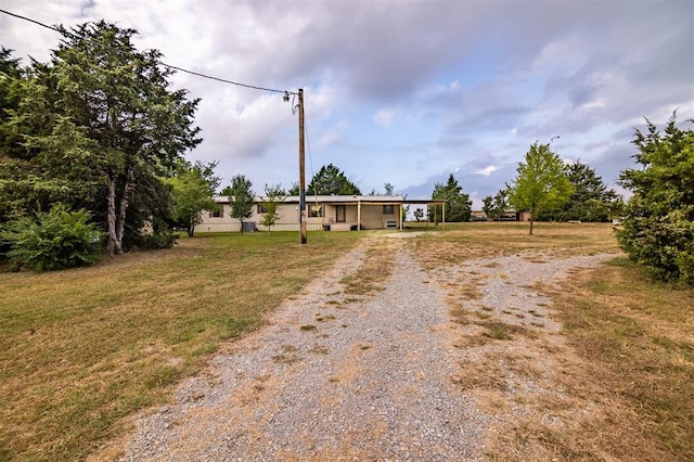 view of front facade with a front yard