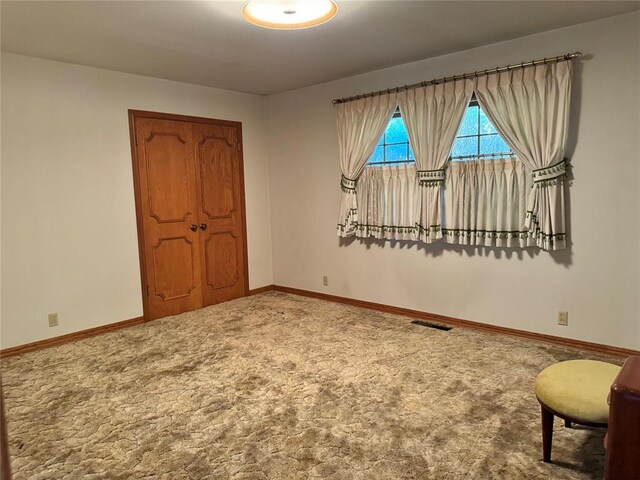 living area with carpet