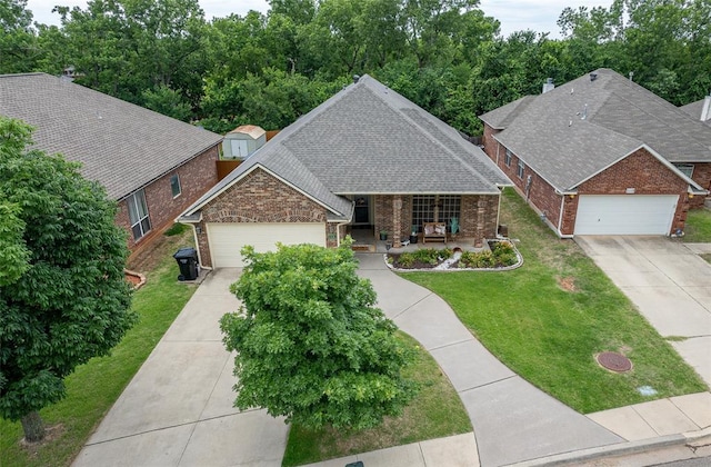 view of front of property featuring covered porch and a front lawn