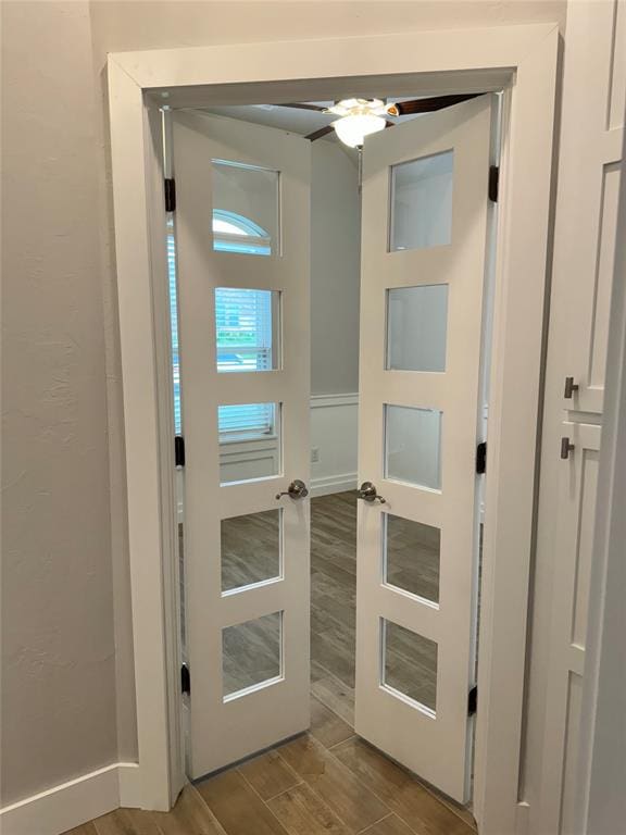 doorway to outside with ceiling fan