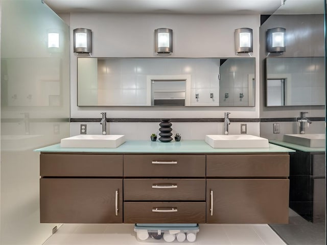 bathroom featuring tasteful backsplash and vanity