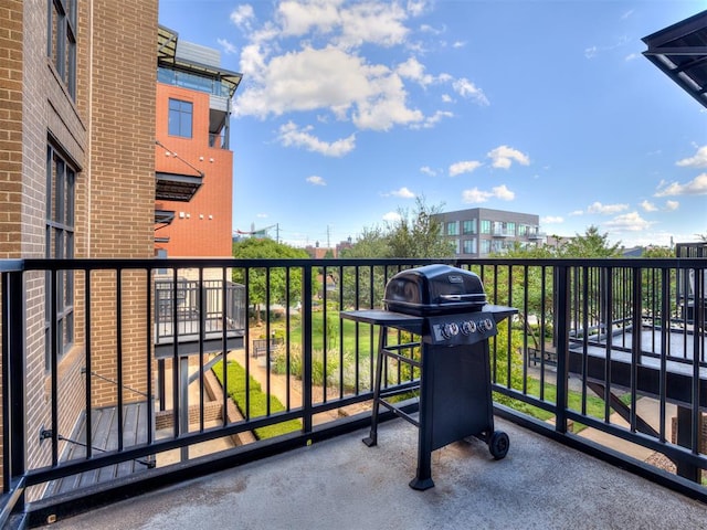 balcony featuring a grill