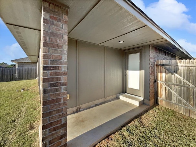 property entrance featuring a lawn