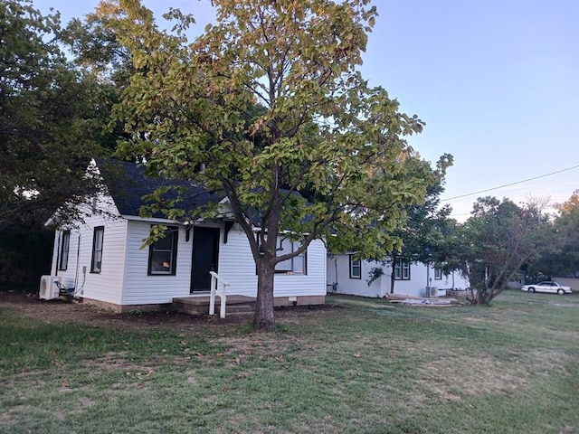 view of front of house with a front yard