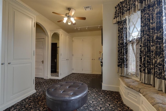 carpeted foyer entrance with ceiling fan