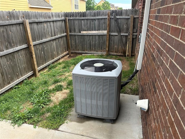 1017 SW 91st St, Oklahoma City, OK 73139 - exterior view of cooling unit and a fenced backyard
