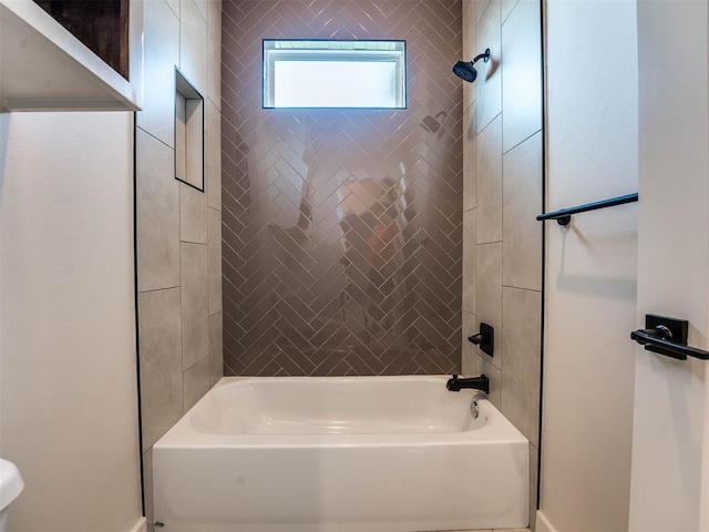 bathroom featuring tiled shower / bath