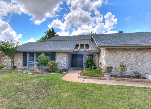 single story home featuring a front yard