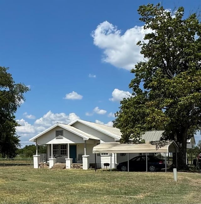 view of front of house featuring a front yard