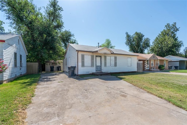 single story home with a front yard