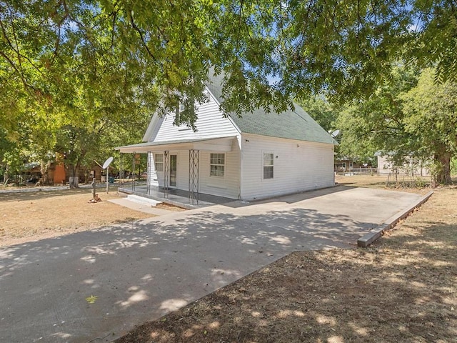 exterior space featuring a porch