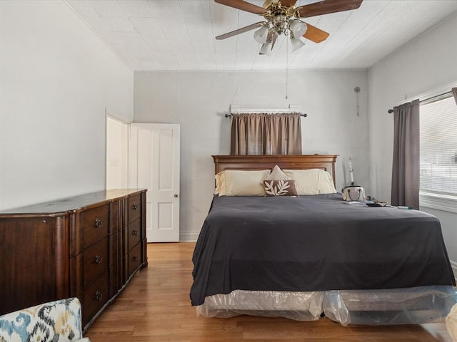 bedroom featuring light hardwood / wood-style floors and ceiling fan