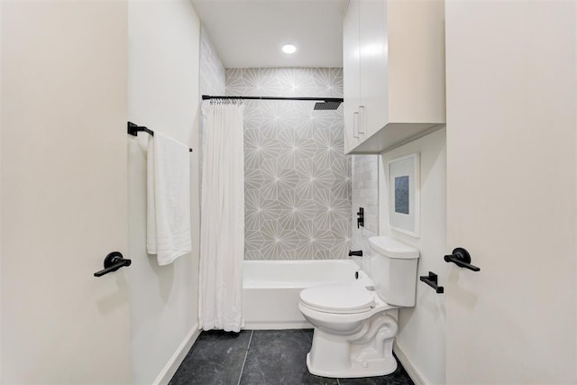 full bathroom featuring tile patterned floors, baseboards, toilet, and shower / tub combo with curtain