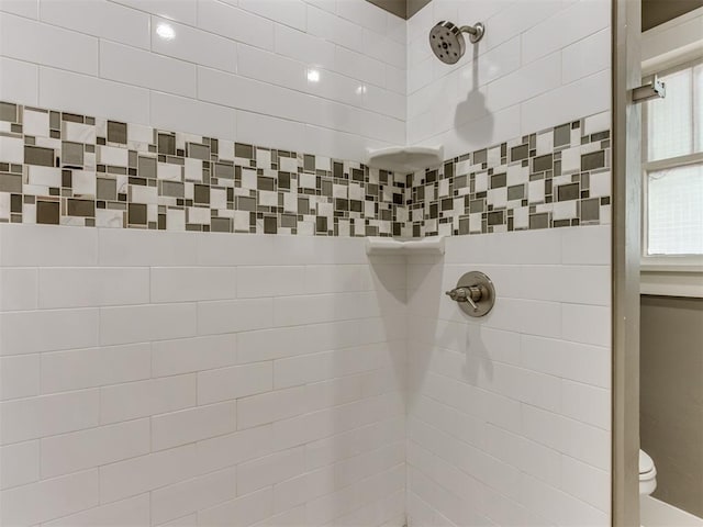 room details featuring tiled shower