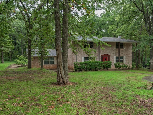 view of front of property with a front yard