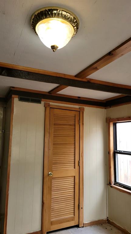 room details with beam ceiling