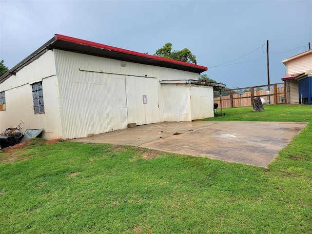 view of outdoor structure featuring a yard