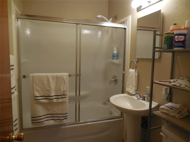 bathroom with sink and enclosed tub / shower combo