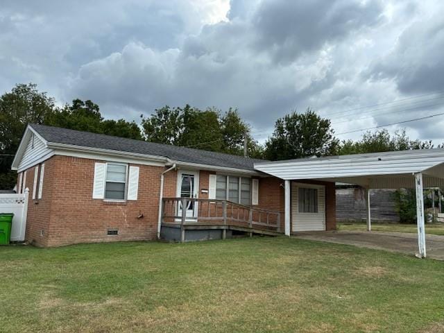 ranch-style house featuring a front lawn and a carport