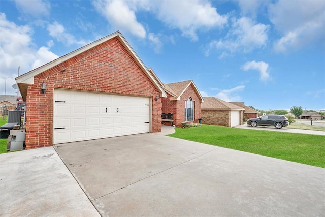 view of front of home featuring a front yard