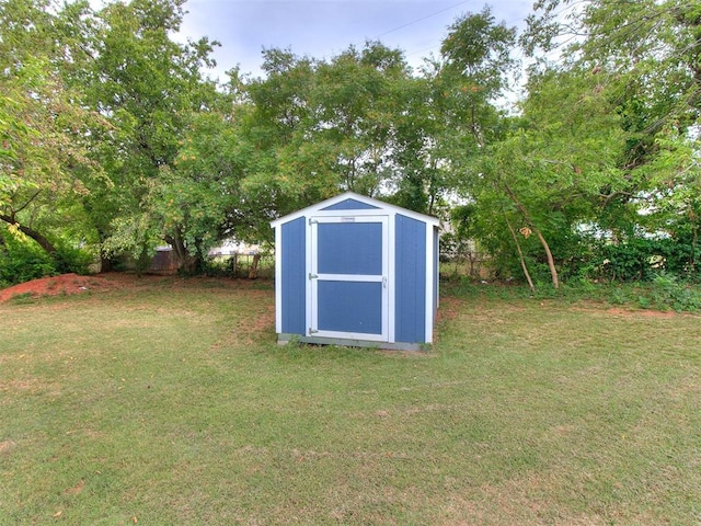 view of outdoor structure featuring a yard