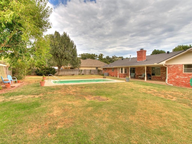 view of yard featuring a patio area and a fenced in pool