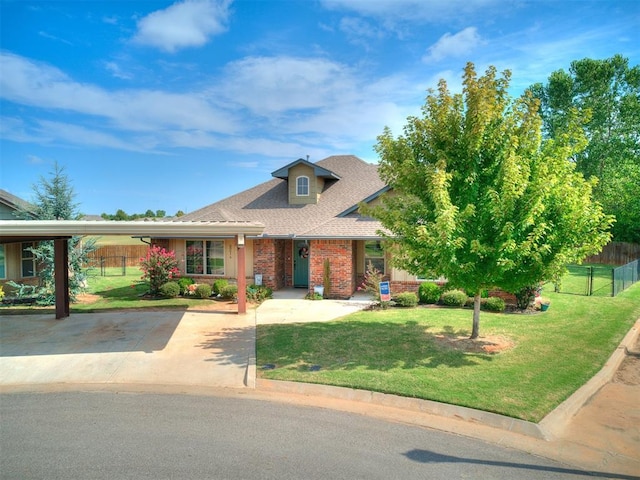 view of front of home featuring a front lawn