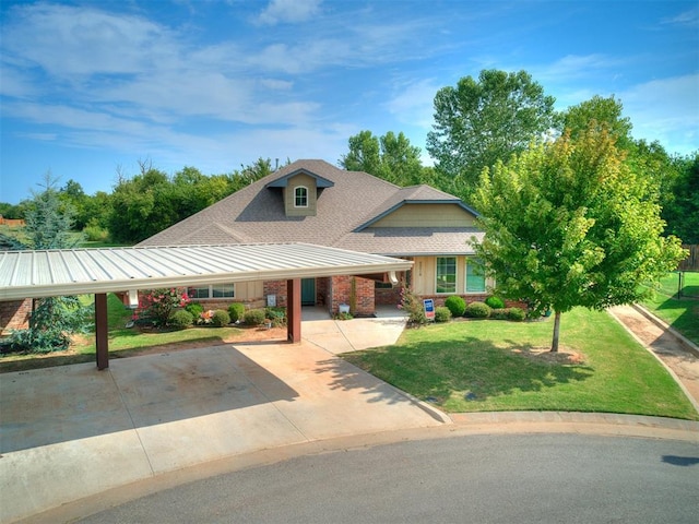 view of front of house with a front lawn