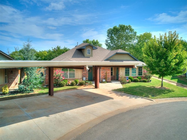 view of front of home with a front lawn