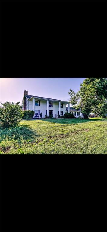 view of front of house with a front yard