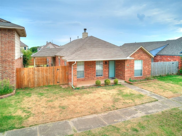 view of front of property with a front yard