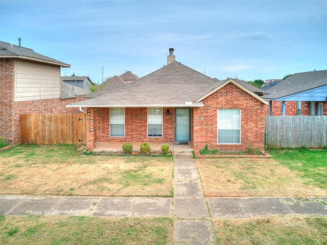 view of front facade featuring a front lawn