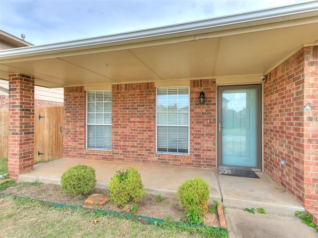 property entrance featuring a porch