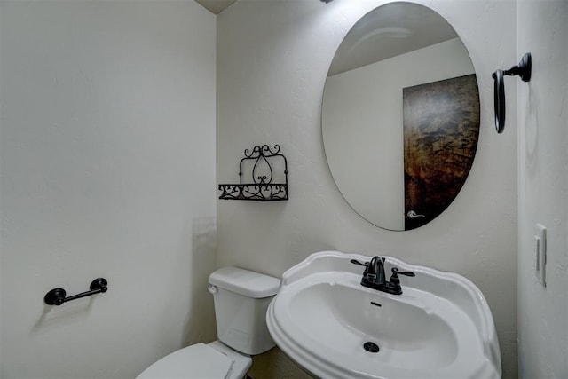 bathroom featuring toilet and sink