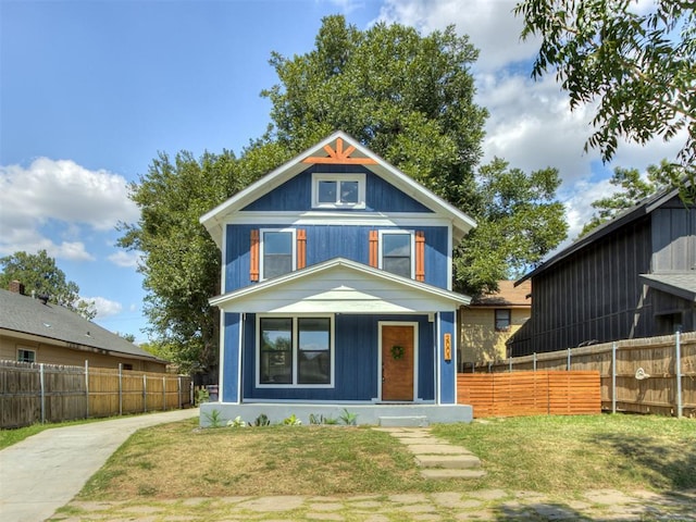 view of front of house with covered porch and a front lawn