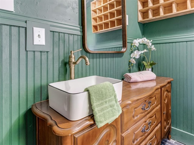 bathroom featuring sink