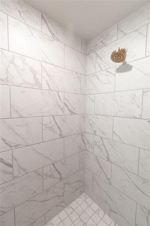 details featuring tiled shower