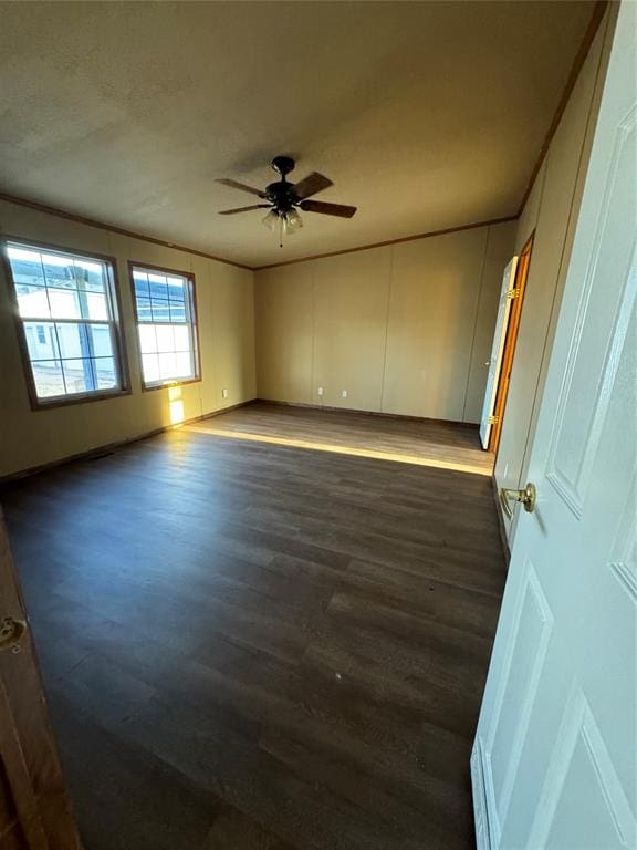 unfurnished room with dark hardwood / wood-style floors and ceiling fan