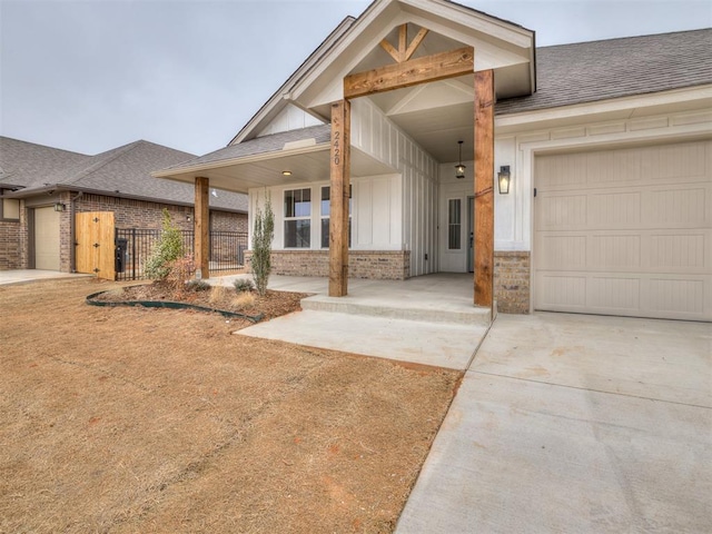 view of front of property featuring a garage