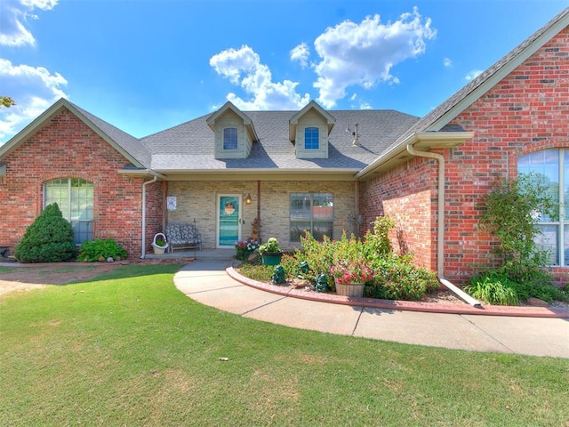 view of front of property with a front yard